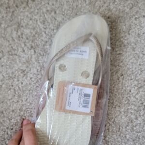Havaianas Beige Flip Flops with Gold Accents Womens 6